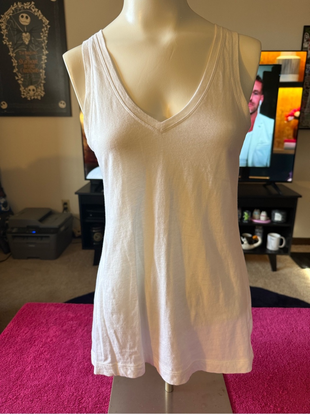 Banana Republic White V-Neck Sleeveless Tank Top With Accent Zipper On Back
